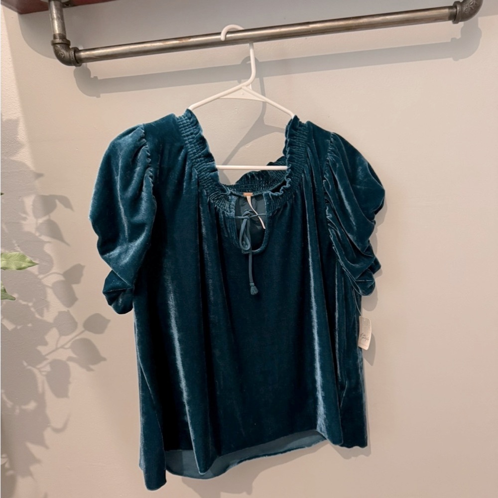 FREE PEOPLE Ladies Terese teal velvet blouse size LARGE NWT